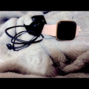 Rose Gold Fitbit Versa 2
